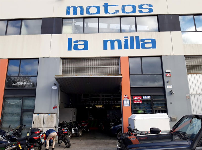 Concesionario de motocicletas. Taller de reparación de automóviles